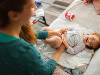 Ουρολοίμωξη: Οι συμβουλές της παιδιάτρου για να προφυλάξουμε τα μωρά και τα μικρά παιδιά