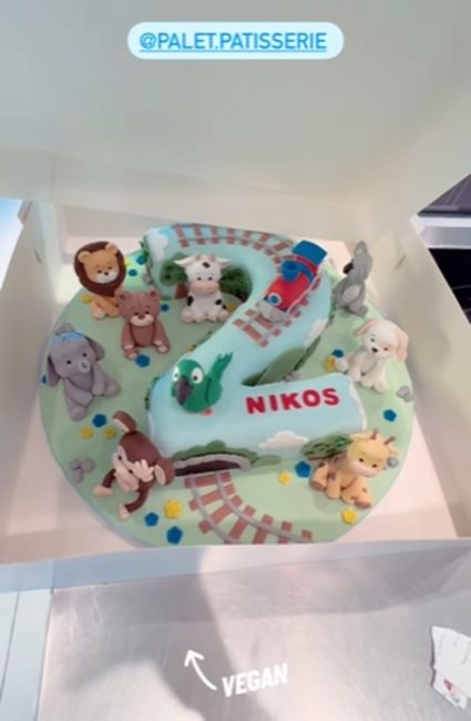 Εριέττα Κούρκουλου Λάτση: Ο γιος της, Νίκος, γιόρτασε τα 2α γενέθλιά του- Η υπέροχη τούρτα και οι φωτογραφίες από το vegan πάρτι