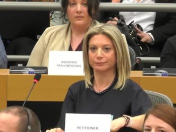 "Mαζί θα την αλλάξουμε την Ελλάδα το χρωστάμε στα παιδιά μας": H συγκλονιστική αγκαλιά της Μαρίας Καρυστιανού με τον Παύλο Ασλανίδη στο Ευρωκοινοβούλιο
