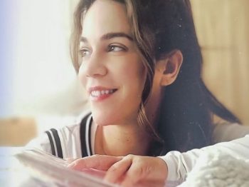Κατερίνα Στικούδη: Η τρυφερή φωτογραφία την ώρα που θηλάζει τον νεογέννητο γιο της