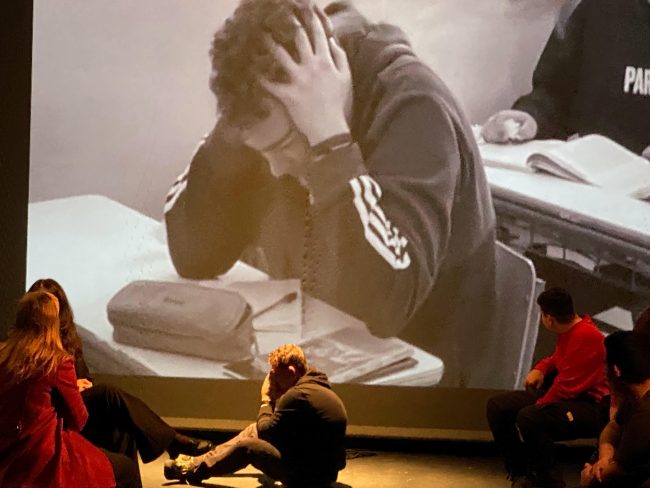 «Μαμά φεύγω»: Ένα θεατρικό έργο για την ενδοσχολική βία γραμμένο από μαθητές λυκείου