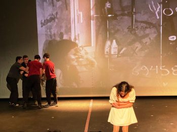 «Μαμά φεύγω»: Ένα θεατρικό έργο για την ενδοσχολική βία γραμμένο από μαθητές λυκείου