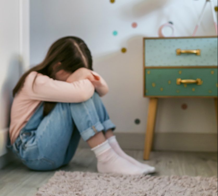 Σοκαριστική καταγγελία 12χρονης: Η μητέρα της προχωρούσε σε γενετήσιες πράξεις με τον σύντροφό της μπροστά στα μάτια της