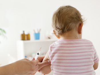 Έξαρση κοκκύτη και ιλαράς στην Ελλάδα: Ποιοι πρέπει να εμβολιαστούν