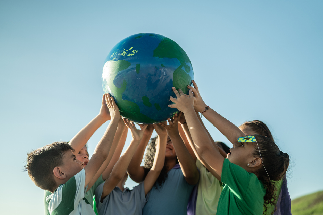Παγκόσμια Ημέρα της Γης: Πώς μιλάμε στα παιδιά για την κλιματική αλλαγή;