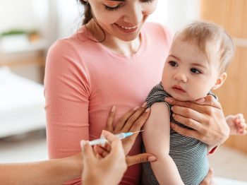 Γιατί κάποιοι ακόμη αμφισβητούν τη σημασία του εμβολιασμού;