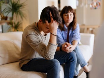“Δεν με καταλαβαίνεις”: Οι γονείς πρέπει να ακούμε το συναίσθημα του έφηβου κι όχι μόνο αυτό που λέει