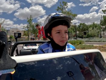 Kids & Cars: Παιδιά 5-9 ετών εντυπωσίασαν με τις οδηγητικές τους ικανότητες στο Πάρκο Κυκλοφοριακής Αγωγής της Γλυφάδας